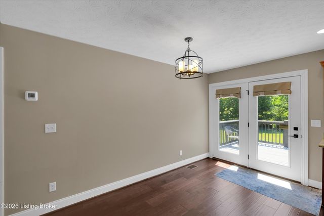 7840 Whipperwill Rd, Louisville, KY 40214