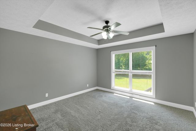 7840 Whipperwill Rd, Louisville, KY 40214