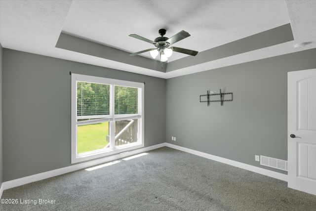 7840 Whipperwill Rd, Louisville, KY 40214