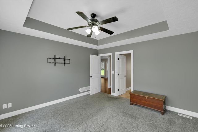 7840 Whipperwill Rd, Louisville, KY 40214
