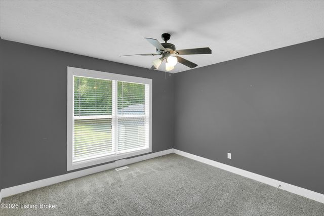 7840 Whipperwill Rd, Louisville, KY 40214