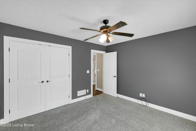 7840 Whipperwill Rd, Louisville, KY 40214