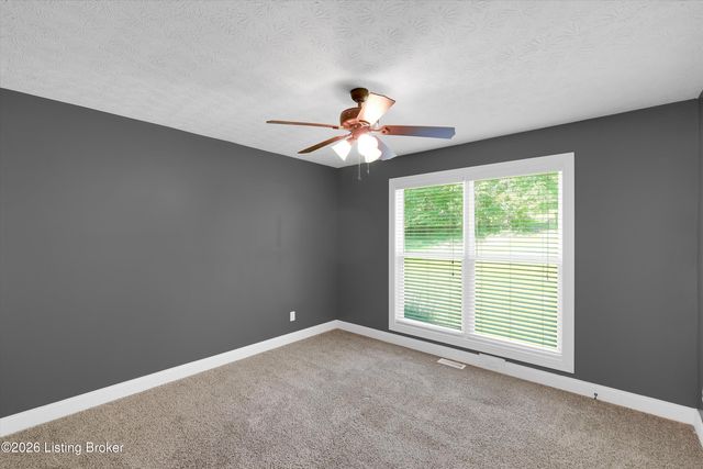 7840 Whipperwill Rd, Louisville, KY 40214