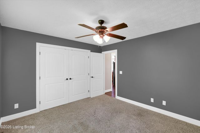 7840 Whipperwill Rd, Louisville, KY 40214