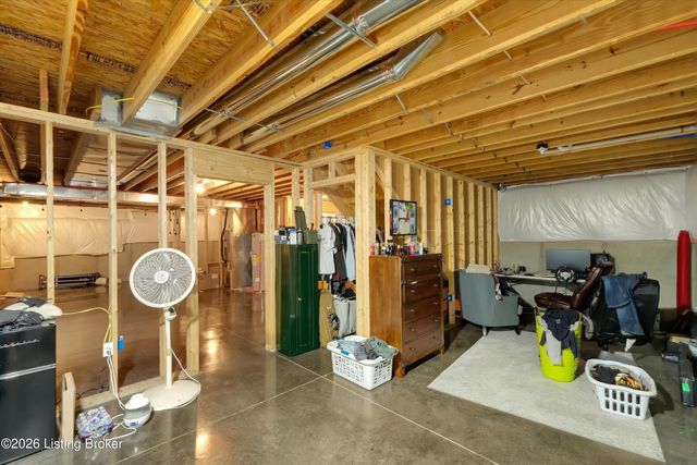 7840 Whipperwill Rd, Louisville, KY 40214