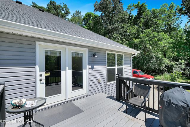 7840 Whipperwill Rd, Louisville, KY 40214