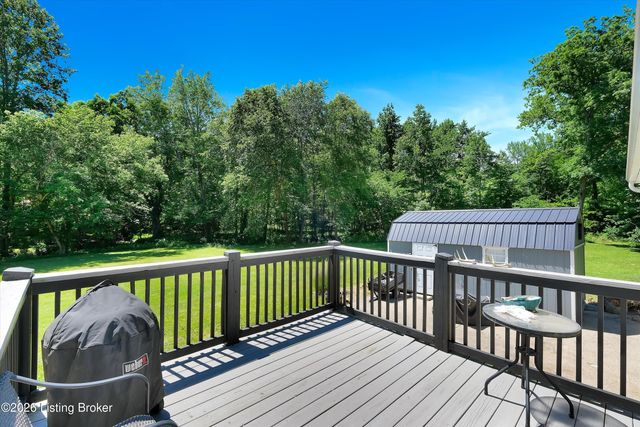 7840 Whipperwill Rd, Louisville, KY 40214