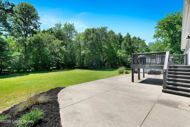 7840 Whipperwill Rd, Louisville, KY 40214