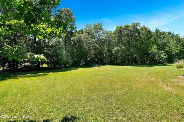 7840 Whipperwill Rd, Louisville, KY 40214