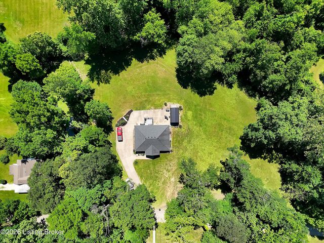 7840 Whipperwill Rd, Louisville, KY 40214