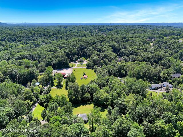7840 Whipperwill Rd, Louisville, KY 40214