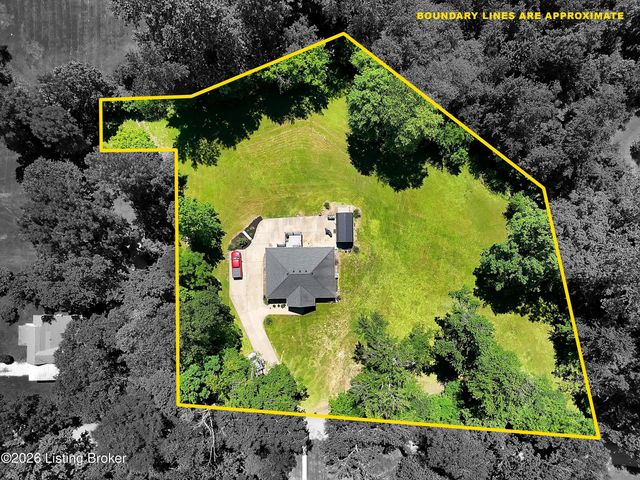 7840 Whipperwill Rd, Louisville, KY 40214