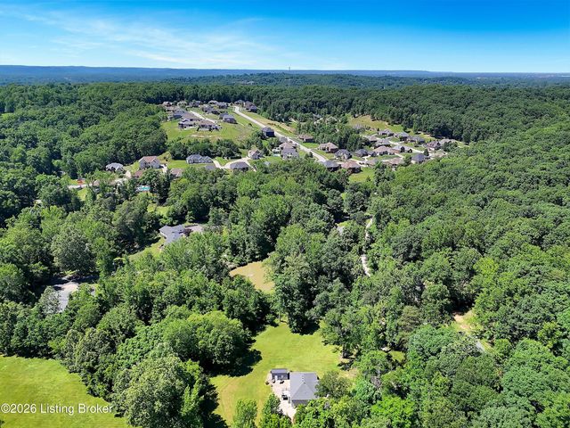 7840 Whipperwill Rd, Louisville, KY 40214