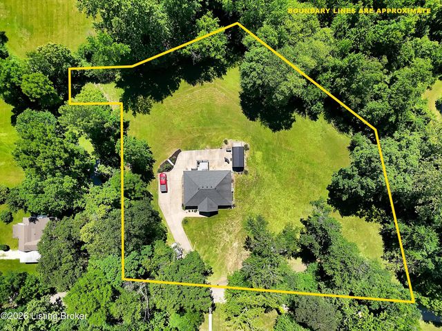 7840 Whipperwill Rd, Louisville, KY 40214