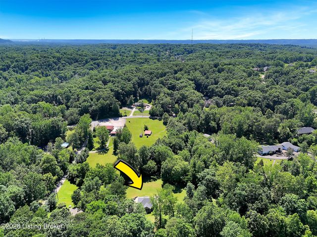7840 Whipperwill Rd, Louisville, KY 40214