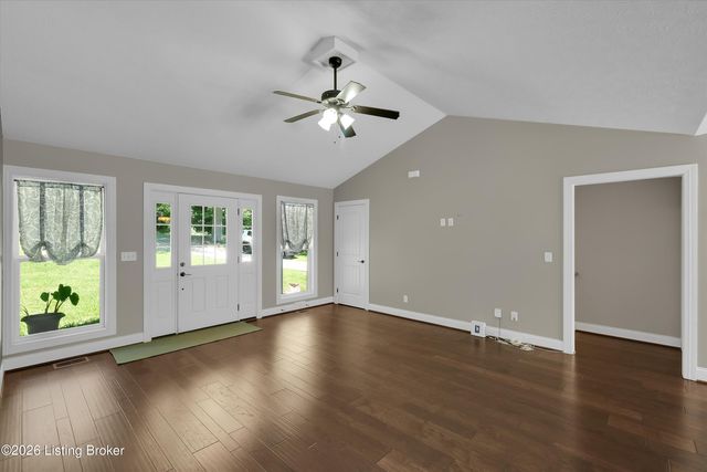 7840 Whipperwill Rd, Louisville, KY 40214
