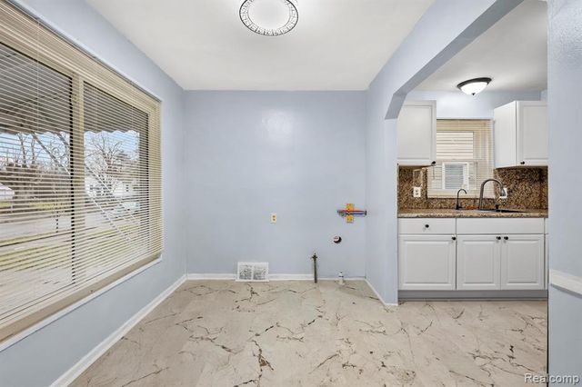 6485 Rosemont Avenue, Detroit, MI 48228