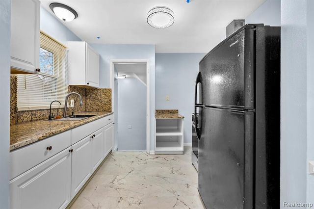 6485 Rosemont Avenue, Detroit, MI 48228