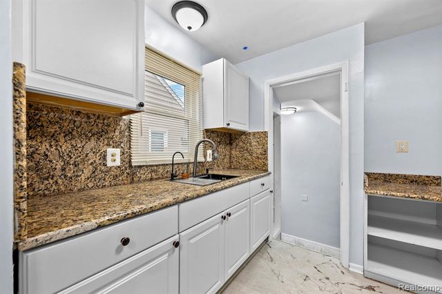 6485 Rosemont Avenue, Detroit, MI 48228