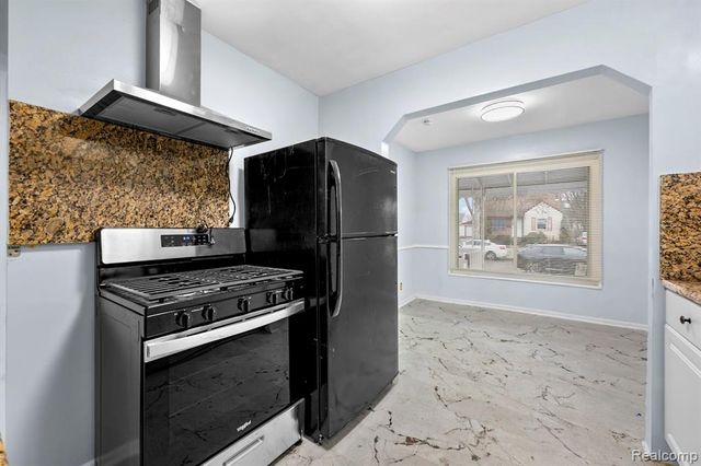 6485 Rosemont Avenue, Detroit, MI 48228