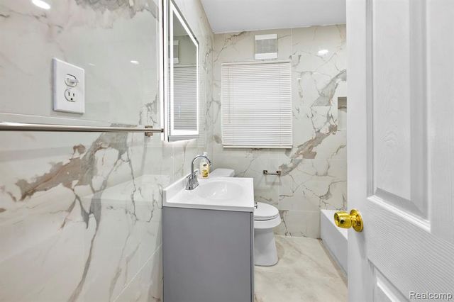 6485 Rosemont Avenue, Detroit, MI 48228