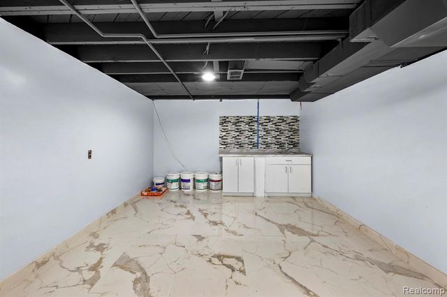 6485 Rosemont Avenue, Detroit, MI 48228