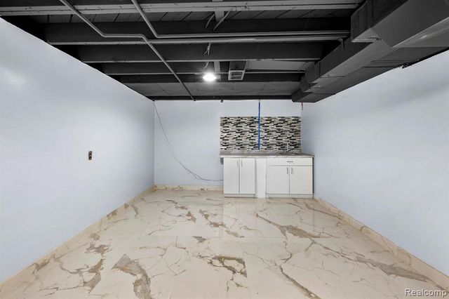 6485 Rosemont Avenue, Detroit, MI 48228