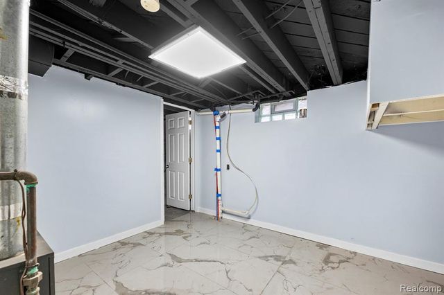 6485 Rosemont Avenue, Detroit, MI 48228