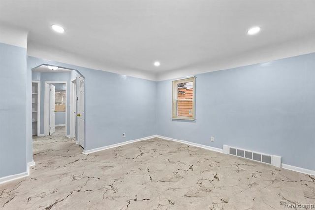 6485 Rosemont Avenue, Detroit, MI 48228