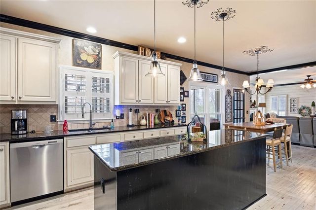 49 Old Mountain Road NW, Powder Springs, GA 30127