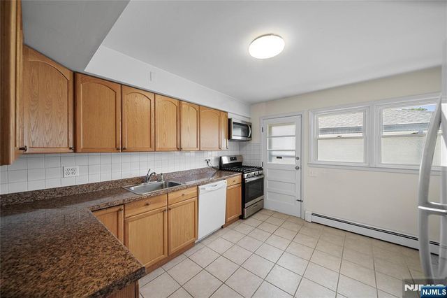 2 Henry Street, Englewood Cliffs, NJ 07632