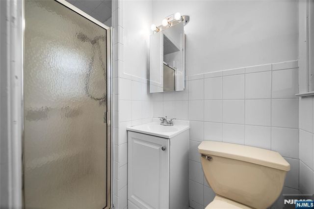 2 Henry Street, Englewood Cliffs, NJ 07632