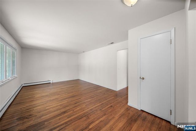 2 Henry Street, Englewood Cliffs, NJ 07632
