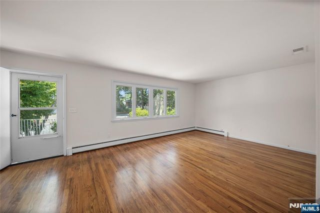 2 Henry Street, Englewood Cliffs, NJ 07632
