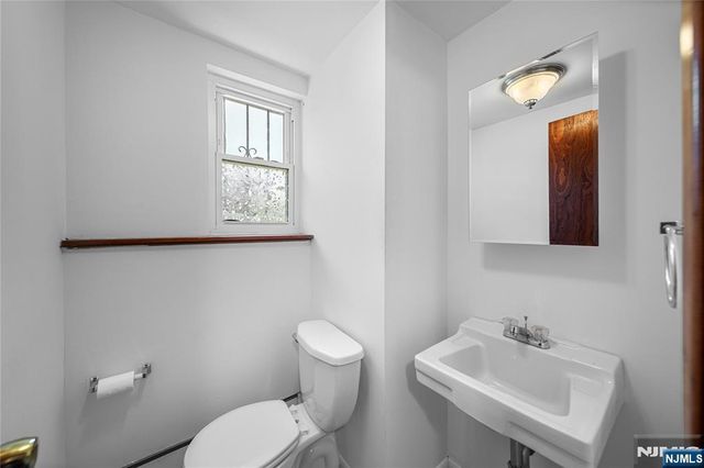 2 Henry Street, Englewood Cliffs, NJ 07632