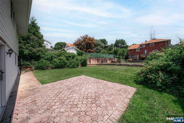2 Henry Street, Englewood Cliffs, NJ 07632