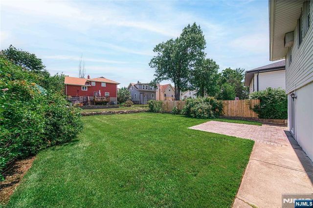 2 Henry Street, Englewood Cliffs, NJ 07632