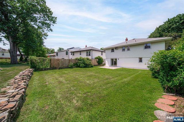 2 Henry Street, Englewood Cliffs, NJ 07632