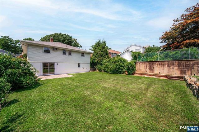 2 Henry Street, Englewood Cliffs, NJ 07632