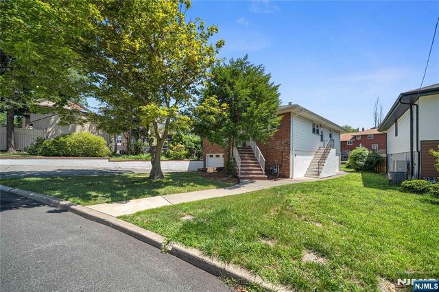 2 Henry Street, Englewood Cliffs, NJ 07632