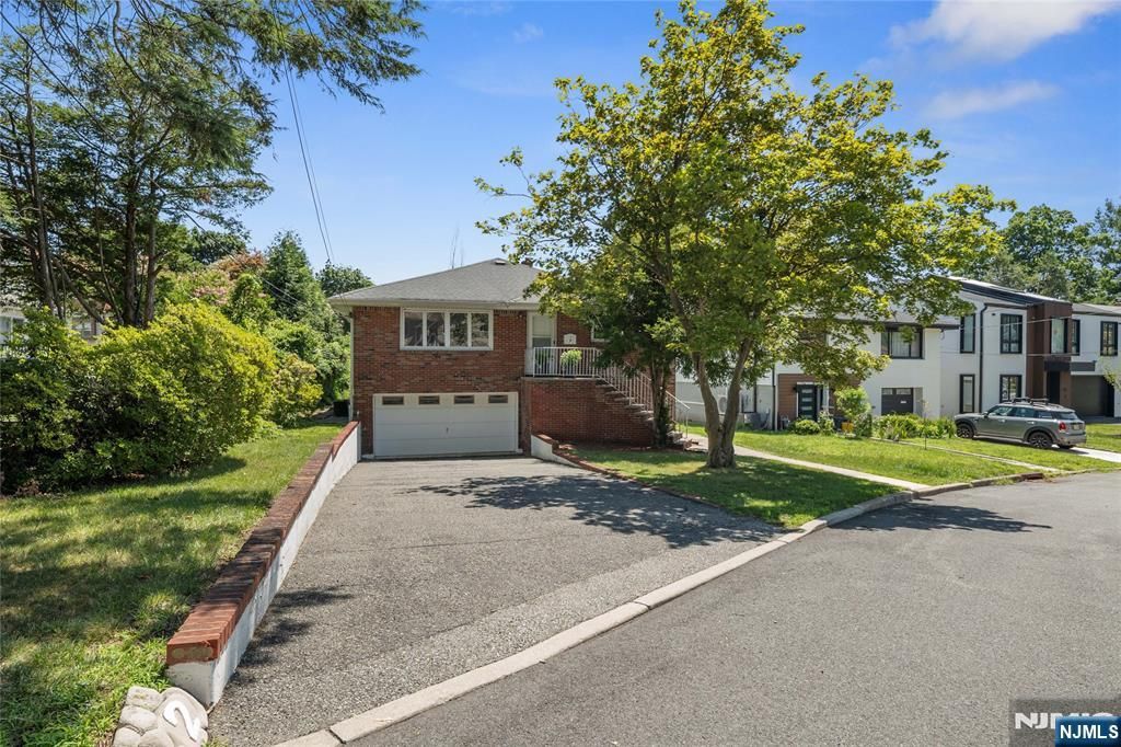 2 Henry Street, Englewood Cliffs, NJ 07632