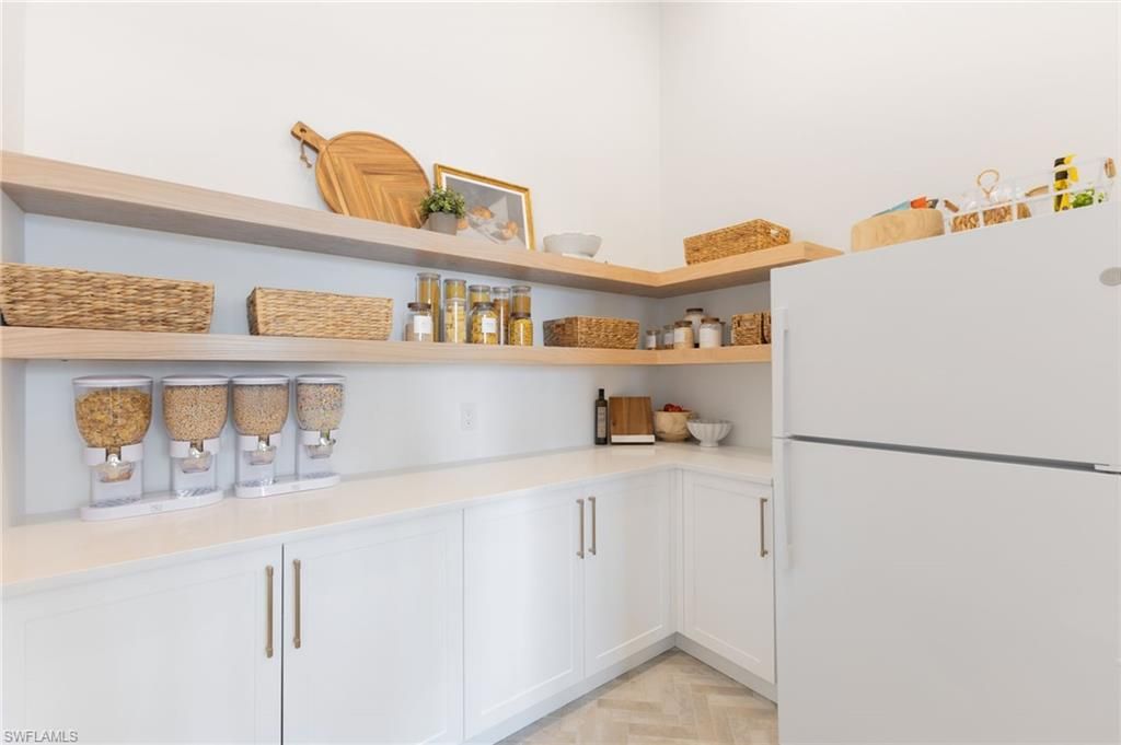 Image 11 of property listing at 898 W Cape Estates CIR, Cape Coral, FL 33993