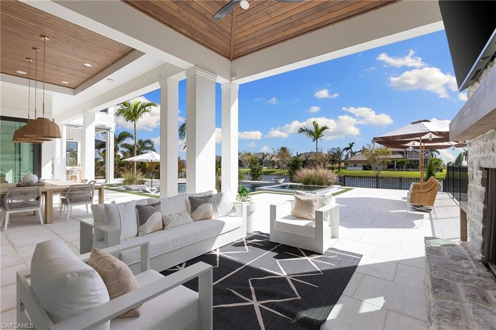 Image 15 of property listing at 898 W Cape Estates CIR, Cape Coral, FL 33993