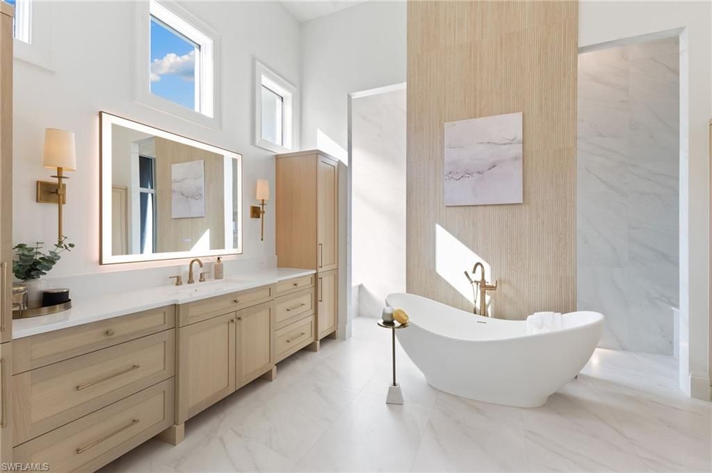 Image 26 of property listing at 898 W Cape Estates CIR, Cape Coral, FL 33993