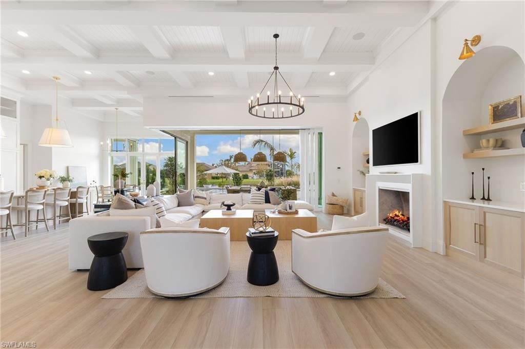 Image 4 of property listing at 898 W Cape Estates CIR, Cape Coral, FL 33993