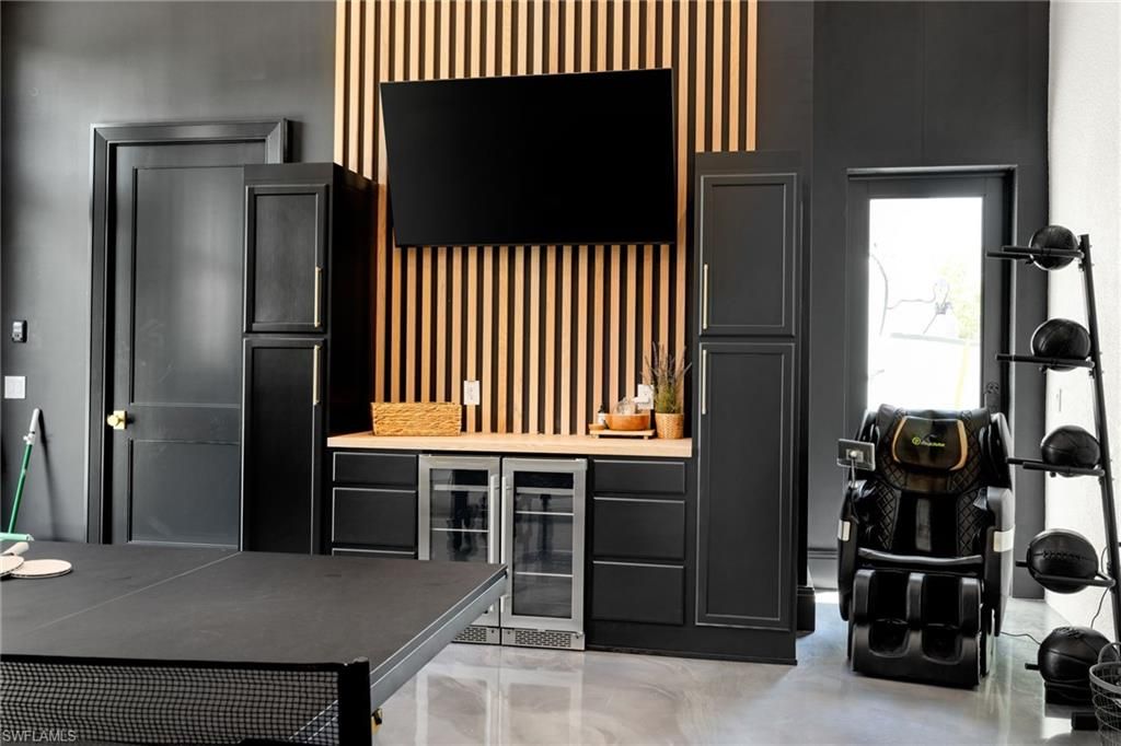 Image 42 of property listing at 898 W Cape Estates CIR, Cape Coral, FL 33993