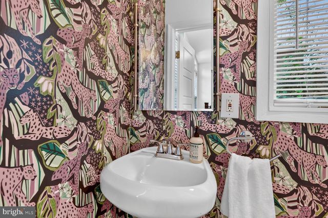 437 KENYON ST NW, Washington, DC 20010
