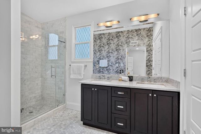 437 KENYON ST NW, Washington, DC 20010