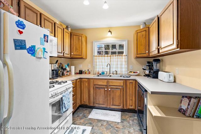 2406 Markley Place, Lansing, MI 48910