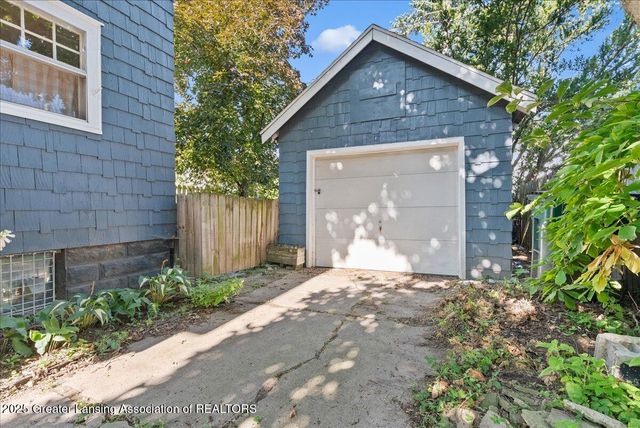 2406 Markley Place, Lansing, MI 48910